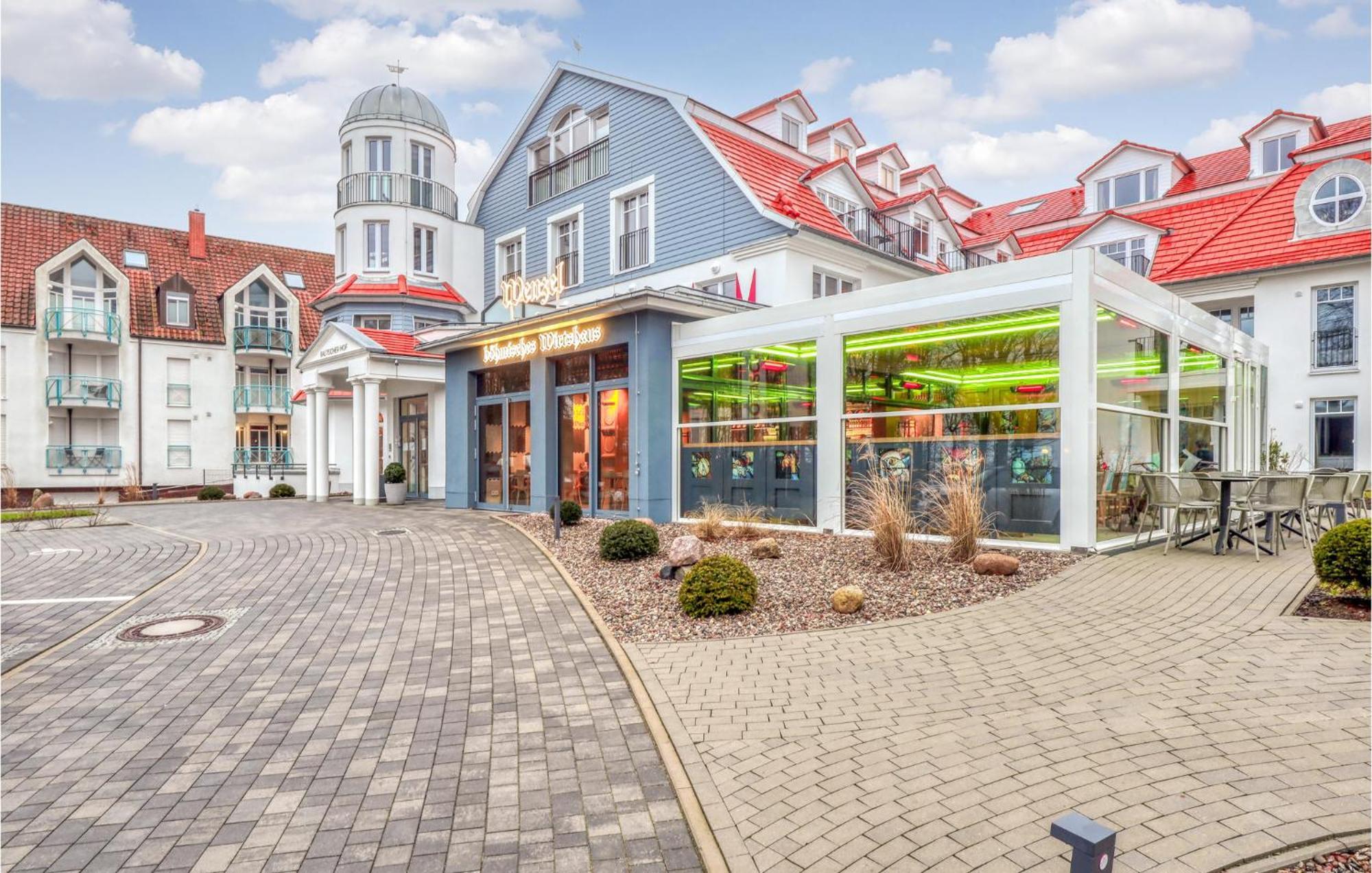 Baltischer Hof 51 *